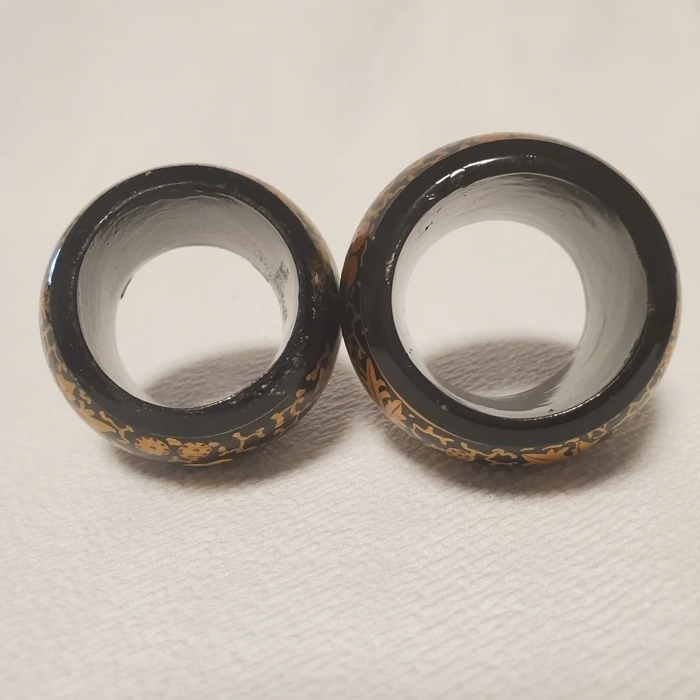 Hand-painted  laquer folk art napkin rings black and‎ gold  set of 2